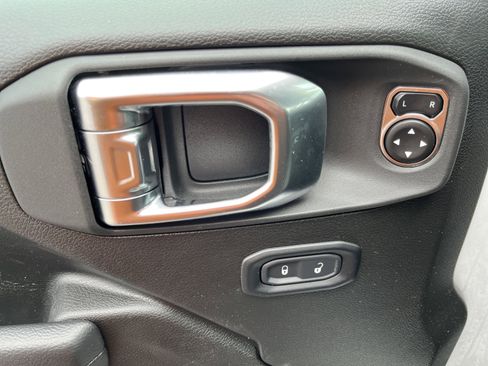 Used 2025 Jeep Wrangler Willys image 19