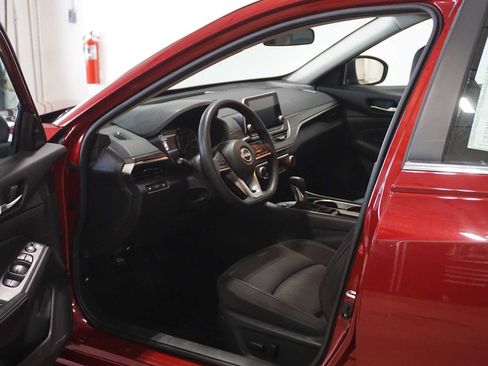 Used 2024 Nissan Altima 2.5 SV image 8