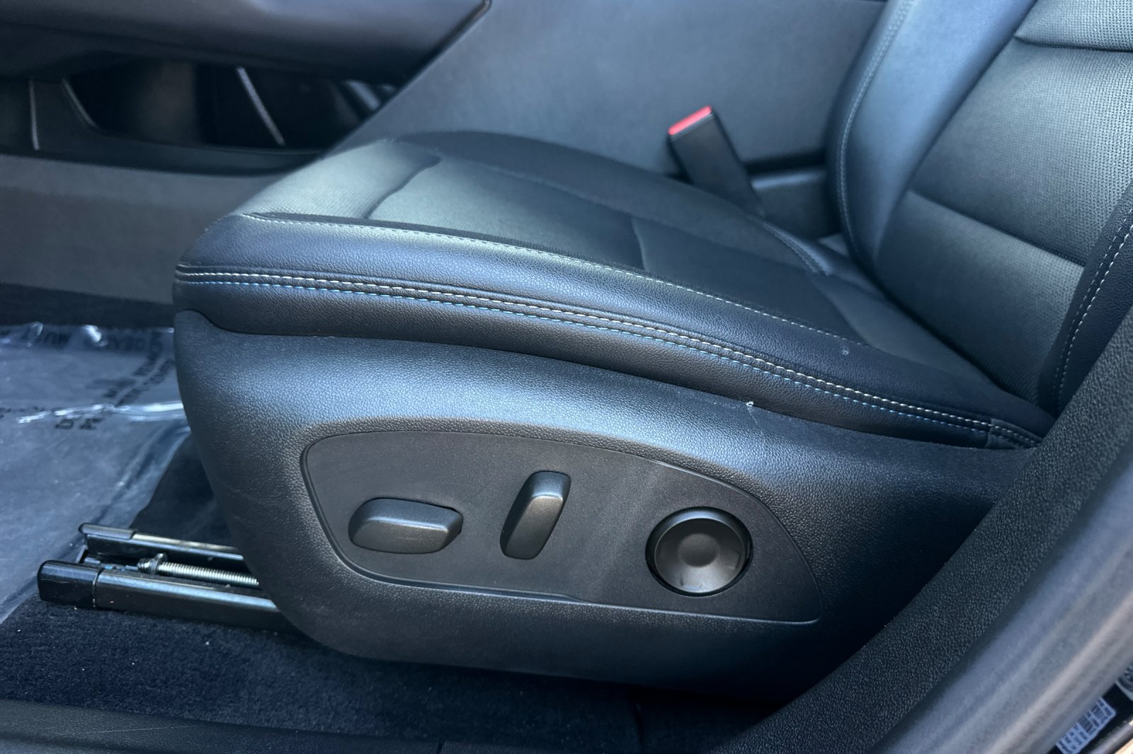 Used 2024 Chevrolet Equinox EV LT FWD image 13