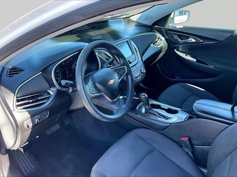 Used 2018 Chevrolet Malibu LT FWD image 12