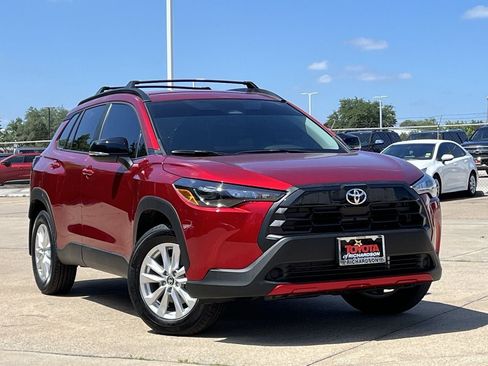 Used 2026 Toyota Corolla Cross LE FWD image 2