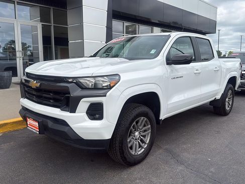 Used 2024 Chevrolet Colorado LT w/ LT Convenience Package II AWD/4WD image 9