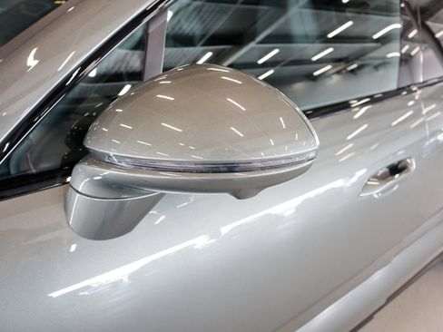 Used 2025 Porsche Macan Turbo Electric AWD/4WD image 24