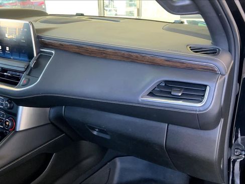 Used 2022 Chevrolet Tahoe Premier w/ Premium Package image 18