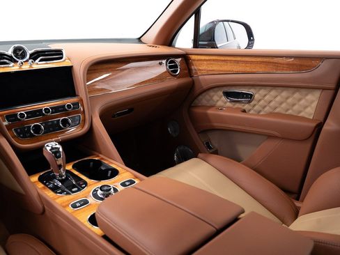 Certified 2021 Bentley Bentayga image 29