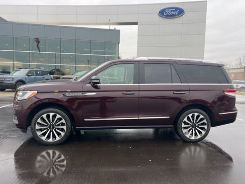 Used 2024 Lincoln Navigator Reserve image 8
