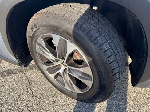 Used 2021 Toyota Highlander XLE image 38