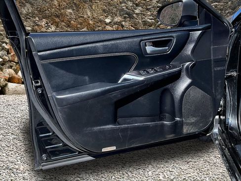 Used 2016 Toyota Camry XLE image 21