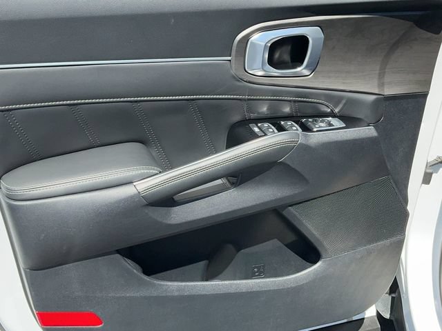 Used 2025 Kia Sorento SX AWD/4WD image 12
