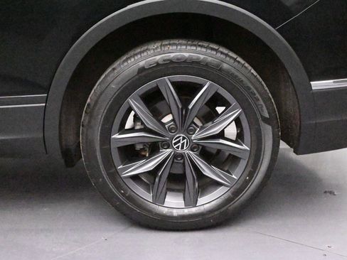 Used 2022 Volkswagen Tiguan SE w/ Panoramic Sunroof Package image 10