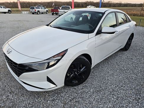 Used 2022 Hyundai Elantra SEL image 3