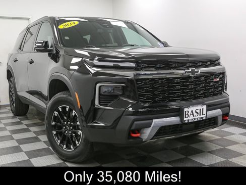 Used 2024 Chevrolet Traverse Z71 AWD/4WD image 2