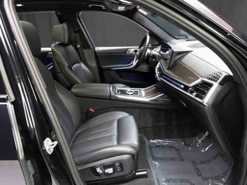 Used 2024 BMW X7 M60i w/ Executive Package image 65