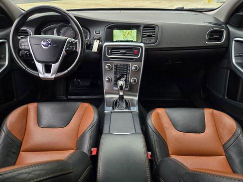 Used 2016 Volvo V60 T5 Cross Country w/ Convenience Package image 24