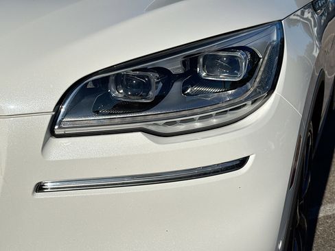 Used 2023 Lincoln Aviator Reserve w/ Equipment Group 201A image 9