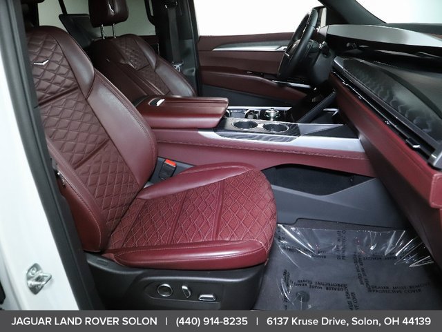 Used 2025 Cadillac Escalade Premium Luxury AWD/4WD image 34