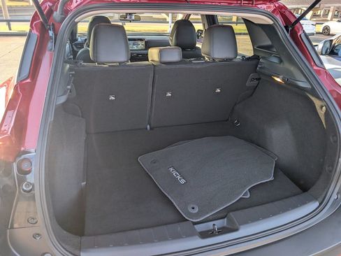 Used 2025 Nissan Kicks SR w/ SR Premium Package FWD image 27