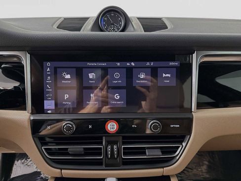 Used 2025 Porsche Macan image 17