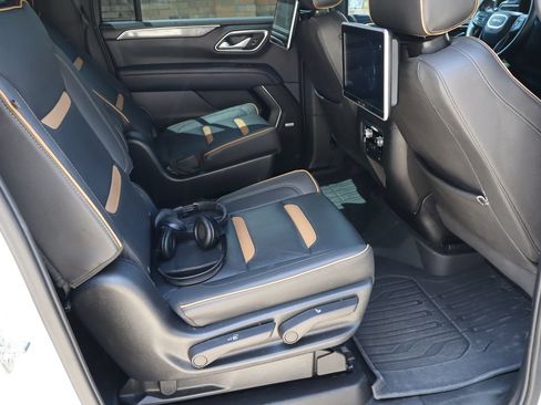 Used 2023 GMC Yukon XL AT4 w/ Technology Package AWD/4WD image 19
