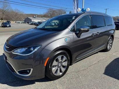 Used 2018 Chrysler Pacifica Limited w/ Advanced Safetytec Group