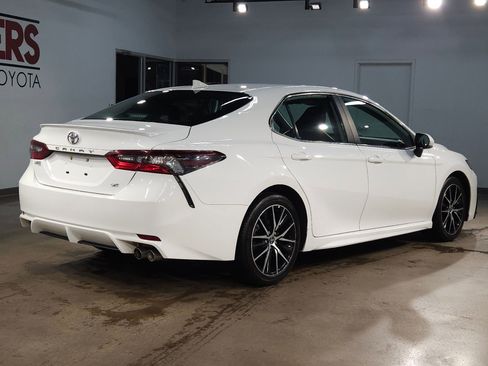 Used 2024 Toyota Camry SE image 7