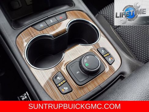 Used 2023 GMC Acadia SLE w/ Driver Convenience Package image 17