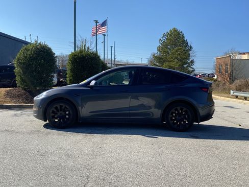 Used 2022 Tesla Model Y Long Range image 12