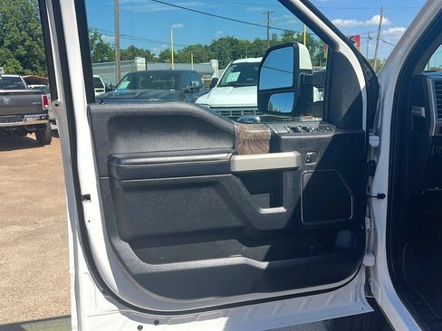 Used 2017 Ford F250 Lariat w/ Lariat Ultimate Package AWD/4WD image 9