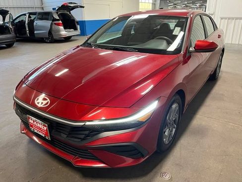 Used 2024 Hyundai Elantra SEL FWD image 7