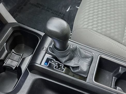 Used 2021 Toyota Tacoma SR AWD/4WD image 19