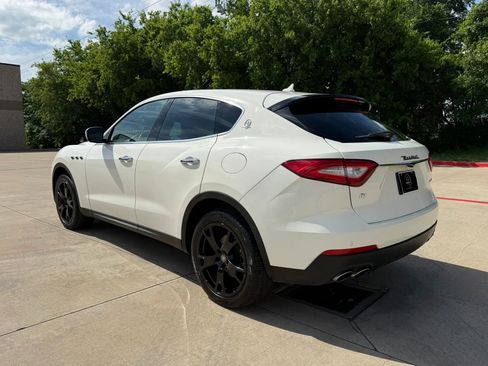 Used 2018 Maserati Levante AWD/4WD image 4