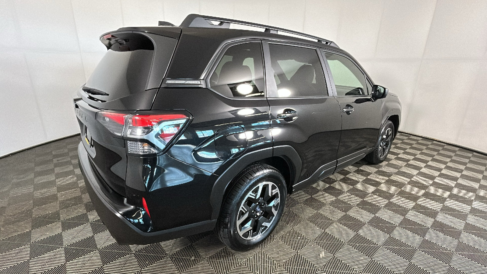 Used 2025 Subaru Forester Premium AWD/4WD image 3
