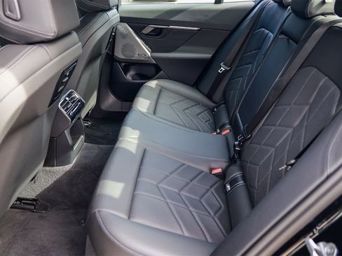 Used 2025 BMW i5 xDrive40 w/ M Sport Package image 17