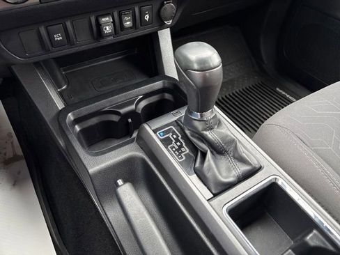 Used 2018 Toyota Tacoma TRD Off-Road image 22