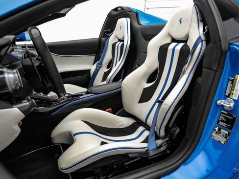 Used 2022 Ferrari 812 GTS RWD image 43