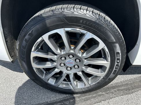 Used 2021 GMC Acadia Denali w/ Denali Technology Package AWD/4WD image 9