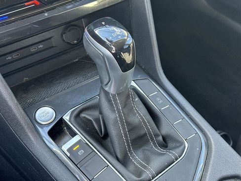 Used 2022 Volkswagen Tiguan SE image 29