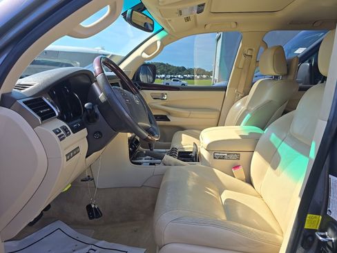 Used 2014 Lexus LX 570 4WD image 21