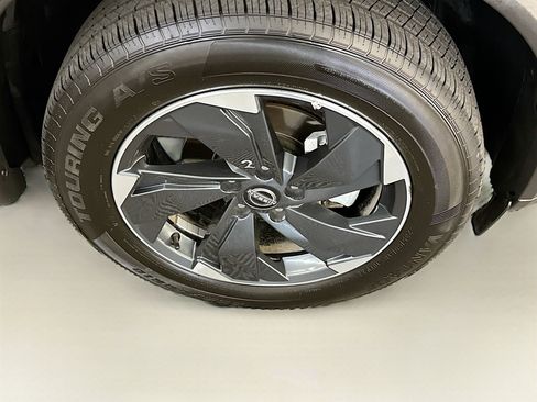 Used 2025 Nissan Rogue SV image 11