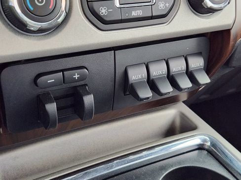 Used 2016 Ford F250 Lariat w/ Lariat Interior Package AWD/4WD image 24