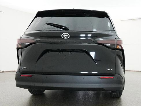 New 2026 Toyota Sienna XLE FWD image 4