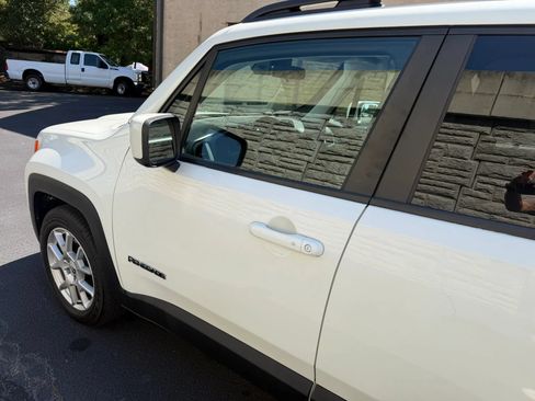 Used 2021 Jeep Renegade Latitude FWD image 34