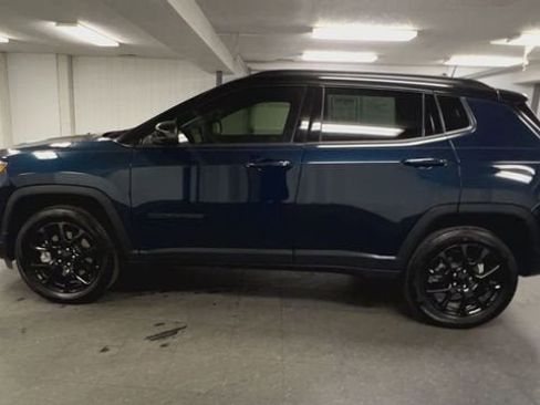 Used 2024 Jeep Compass Latitude w/ Altitude Special Edition image 5