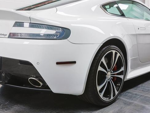 Used 2011 Aston Martin V12 Vantage Coupe image 24