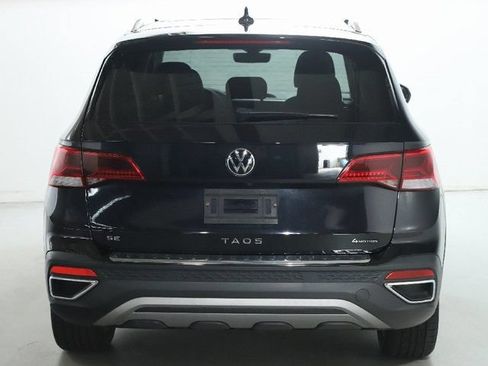 Certified 2022 Volkswagen Taos SE w/ Panoramic Sunroof Package AWD/4WD image 45