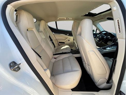 Used 2014 Porsche Panamera 4S image 46