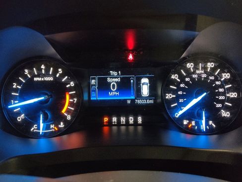 Used 2018 Ford Explorer XLT AWD/4WD image 23