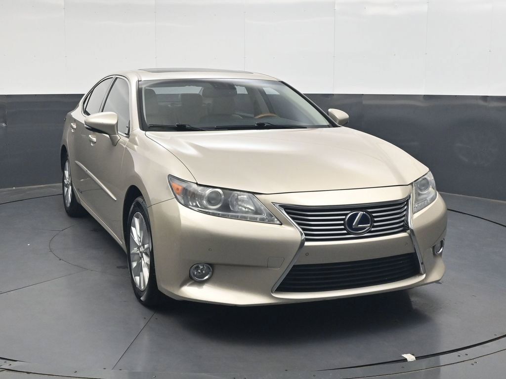 Used 2013 Lexus ES 300h w/ Luxury Pkg FWD image 2
