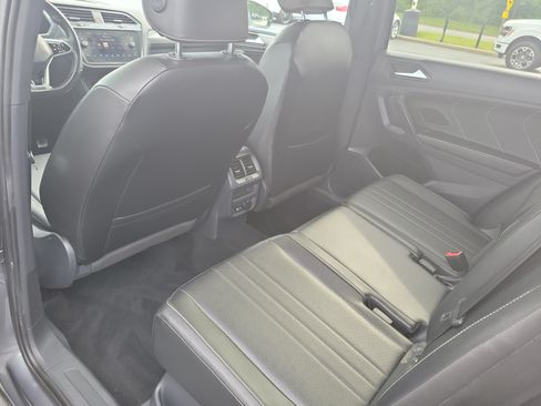 Used 2022 Volkswagen Tiguan SE R-Line AWD/4WD image 13