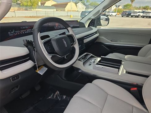 New 2026 Lincoln Navigator Reserve w/ Jet Appearance Package AWD/4WD image 14